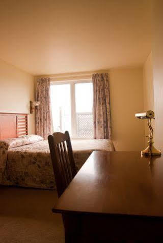 Cartier Motel 3*